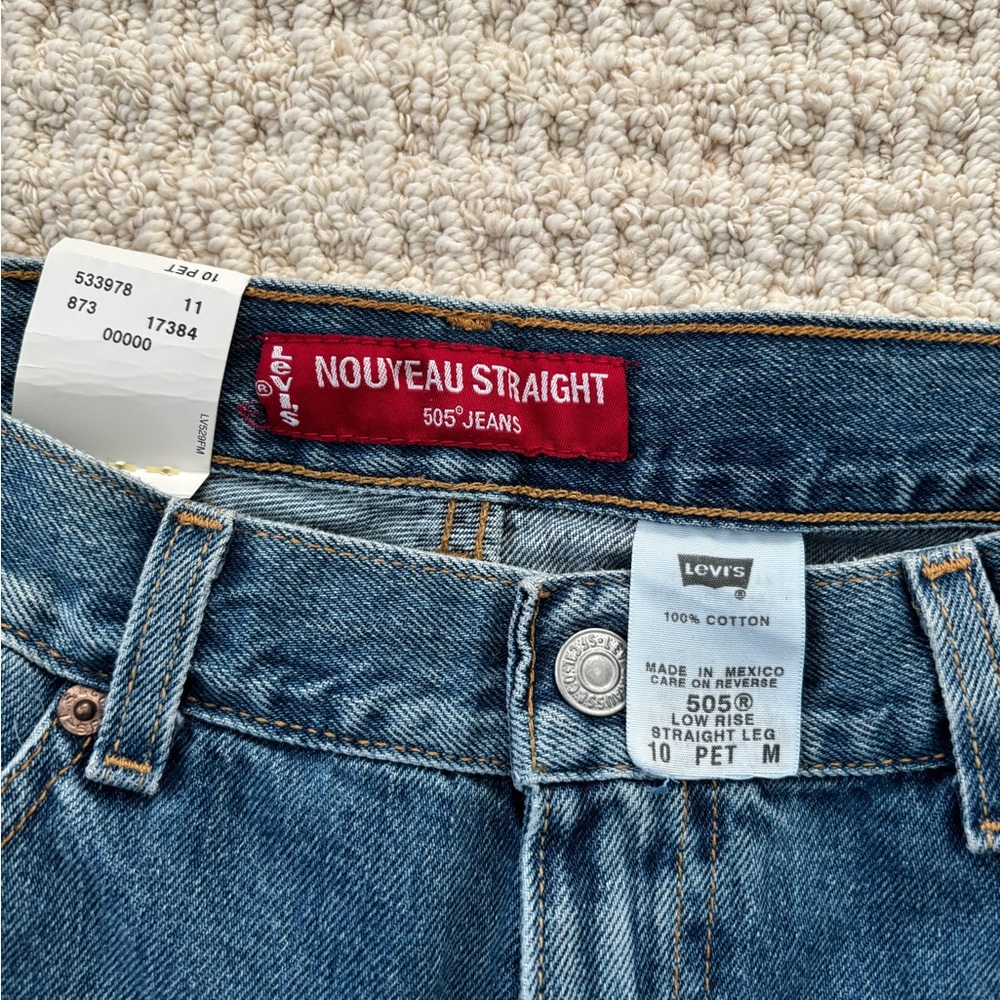 Levi's Women's Straight Leg Blue Jeans - Picture 2 of 4